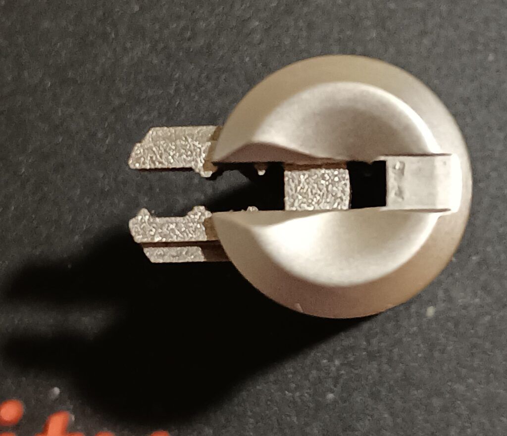 Rotorius ir plieninė detalė